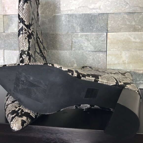 Jeffrey Campbell Raven Bootie - Picture 8 of 9